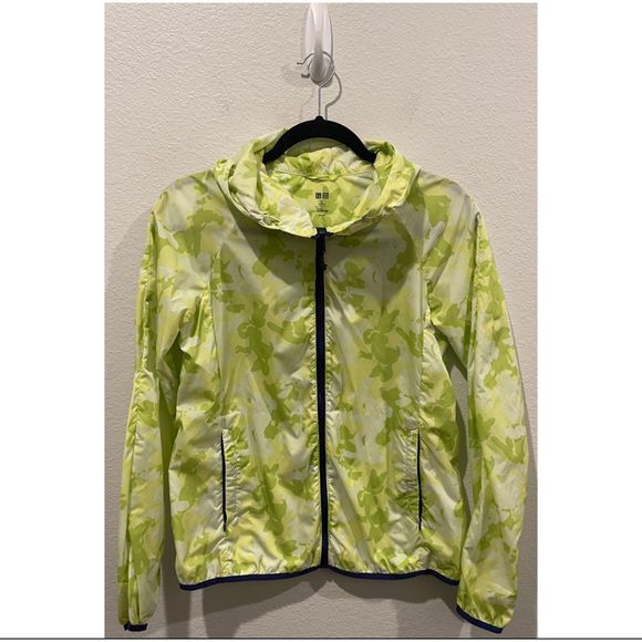 UNIQLO x Disney Daisy Duck Lightweight Green Zipper Hoodie Jacket - Picture 1 of 5